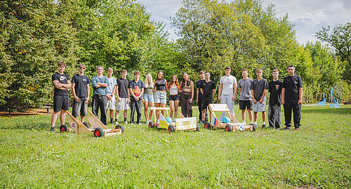 Gruppenbild Azubis Seifenkisten