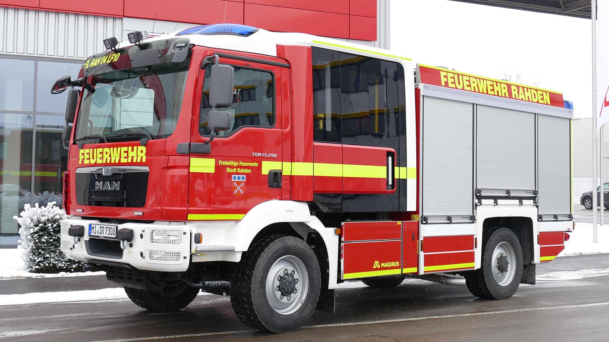 GLOBE Feuerwehr LKW  Mit Leiter 14 cm  Licht & Sound mit Poll-Back-Action 